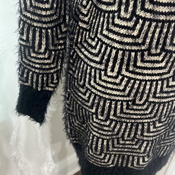 MIZUMI black and white sweater - Picture 3 of 8